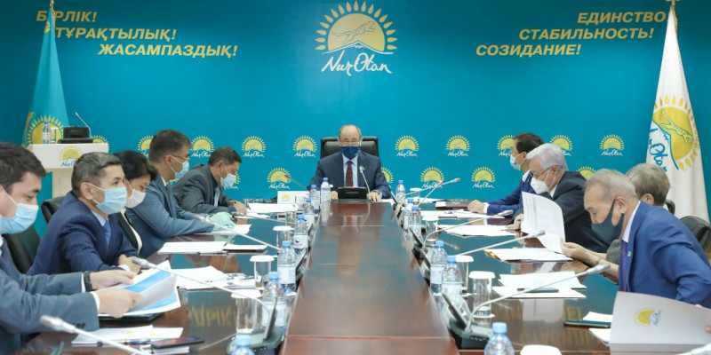 Онлайн білім беру: 24 мың ұстаздың құрал-жабдығы дайын емес