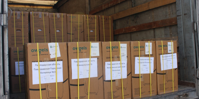 Партиялықтар Павлодар ауруханаларына 169 оттегі концентраторын табыстады