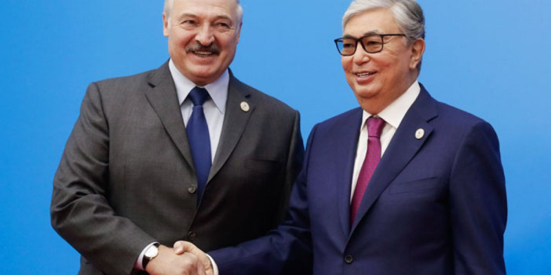 Қасым-Жомарт Тоқаев Александр Лукашенконы сайлаудағы жеңісімен құттықтады