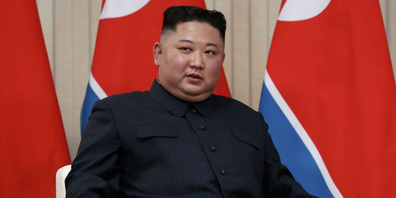 "Комада жатқан" Ким Чен Ын ел алдына шықты