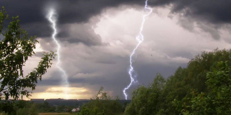 Дауыл соғып, найзағай ойнайды: Еліміздің үш өңірінде ескерту жарияланды