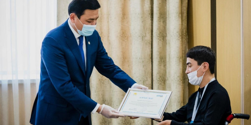 Алтай Көлгінов праймериз қатысушыларын марапаттады