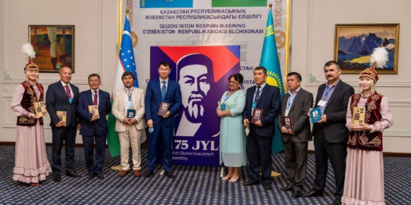 Абайдың қара сөздері өзбек тілінде жарық көрді