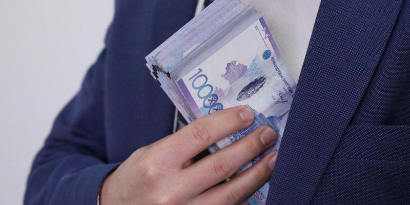 700 млн теңге жымқырды деген күдікке ілінген бір топ шенеунік ұсталды