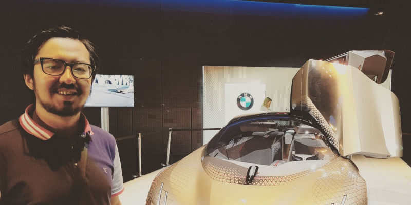 BMW-ның «миын» құрастырған қазақ
