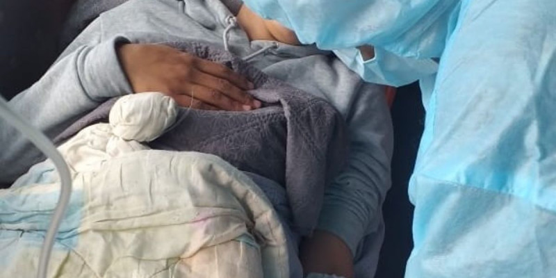Дәрігерлер жол бойындағы бекетте жүкті әйелді босандырып алды