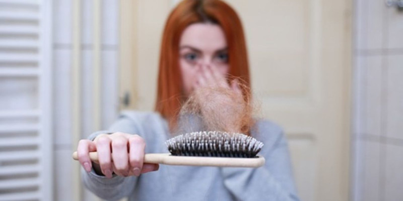 Британдық дәрігер шаш түсуін тоқтату тәсілін айтты