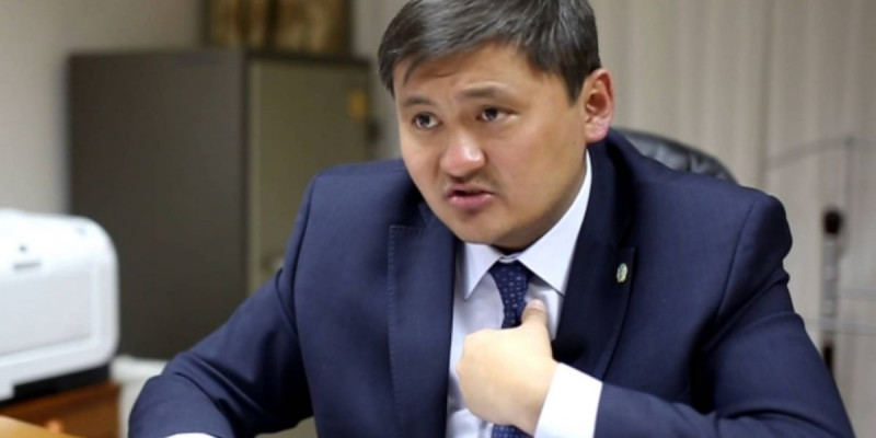 Саясат Нұрбек өзін сынаған блогерді киллерге теңеді