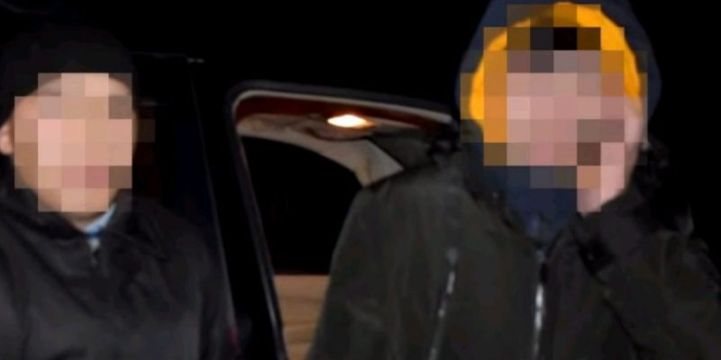 Қабатовтың көлігімен кісі өлтірген көмекшісі енді әзілкештің әйеліне тиесілі көлікпен ереже бұзды (видео)