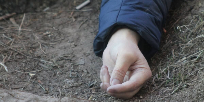 Алматының қақ ортасында мәйіт табылды