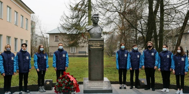 Кировск қаласында Кеңес Одағының Батыры Сұлтан Баймағамбетовтің ескерткіші ашылды