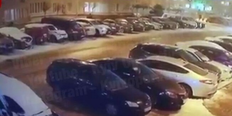 Әйелімен жанжалдасқан ер адам ондаған көлікке зақым келтірді (видео)