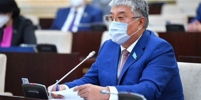 Ректор екі мерзімнен артық қызмет атқармауы керек – депутат ұсыныс жасады