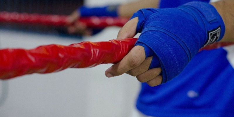 Бұрын-соңды жеңіліп көрмеген қазақ боксшысы америкалыққа төтеп бере алмады (видео)