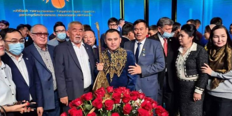 Мұхтар Ниязов үшінші рет «Алтын домбыраны» иеленді