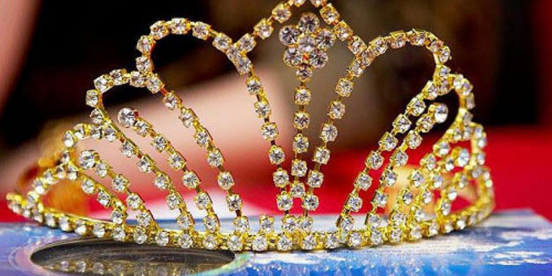 61 жастағы әже сұлулық байқауында өзінен екі есе жас аруларды жолда қалдырды