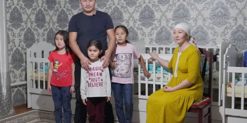 Үш қыздан соң үшем ұлды болған отбасы үйсіз жүр (видео)