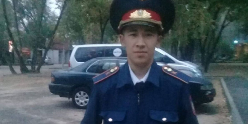 «Өлген адам сөйлемейді». Академиядағылар министрге суицид жасаған курсанттың құмар ойынға әуес болғанын айтты