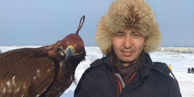 Белгілі журналиске көмек қажет