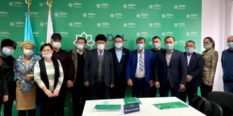 Адалдықтар мұғалімдердің орташа жалақысын 200 мың теңгеге дейін көтеруге ниетті