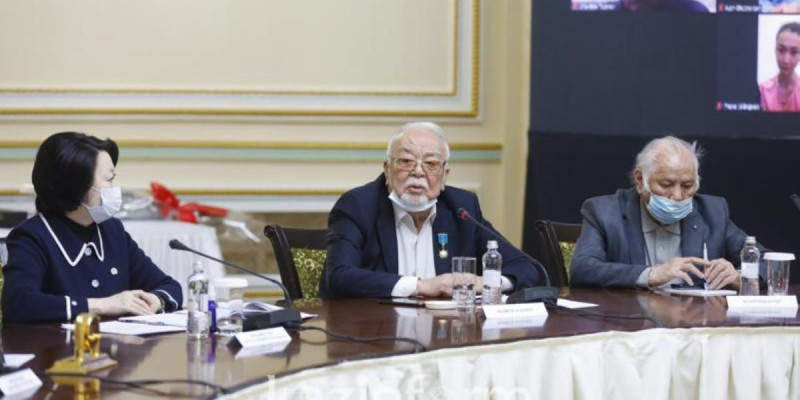 Әдебиет және өнер қайраткерлеріне ҚР Тұңғыш Президенті стипендиясы тапсырылды