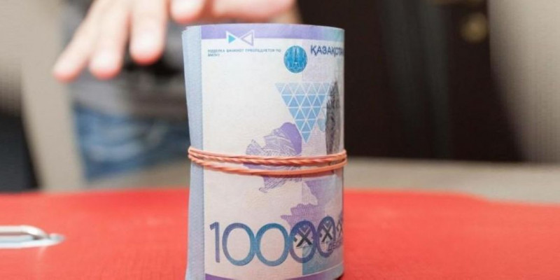 "Кем дегенде 2 млн теңге": Пара бергендерге салынатын айыппұл көлемі өсті