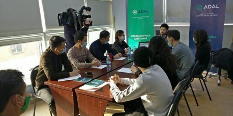 ADAL партиясының төрағасы кандидаттармен кездесті