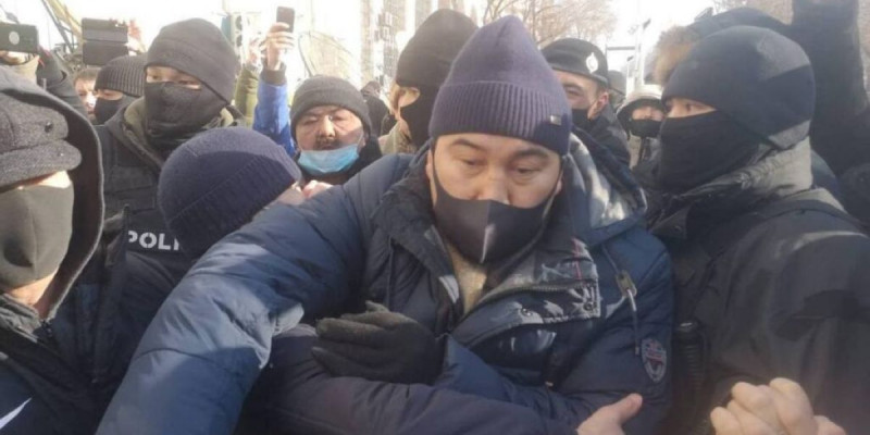 Белсенді Ермахан Ибраимовтың үстінен полицияға арыз жазды