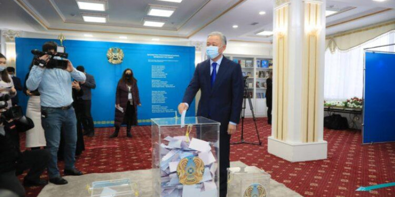 ҚР Парламенті Мәжілісінің Төрағасы Нұрлан Нығматуллин сайлауда дауыс берді