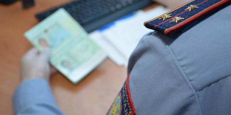 Алматылық полицейлер азаматтардың жеке мәліметтерін сатуды бизнеске айналдырған