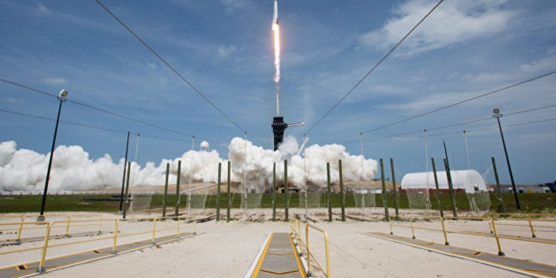 SpaceX жыл соңына дейін ғарыштық туристерді орбитаға жібермек