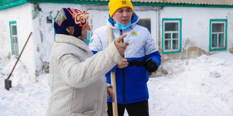 Жасотандықтар жалғызбасты қарияларға шаруаға көмектесті