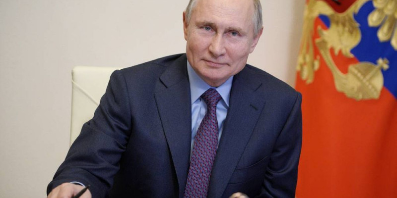 Владимир Путин коронавирусқа қарсы вакцина салдырды