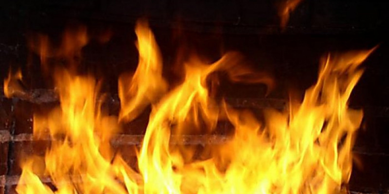 Семейде көп қабатты үй өртеніп, 60 адам эвакуацияланды
