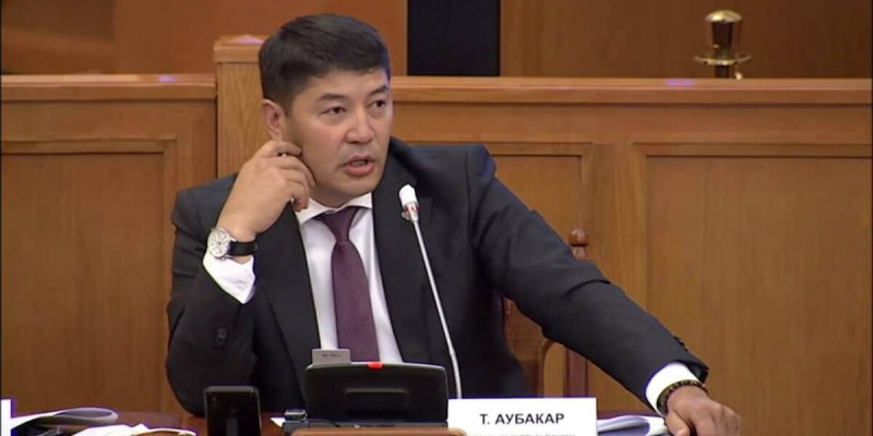 Моңғолиядағы қазақ депутат оқушыларға стипендия тағайындады