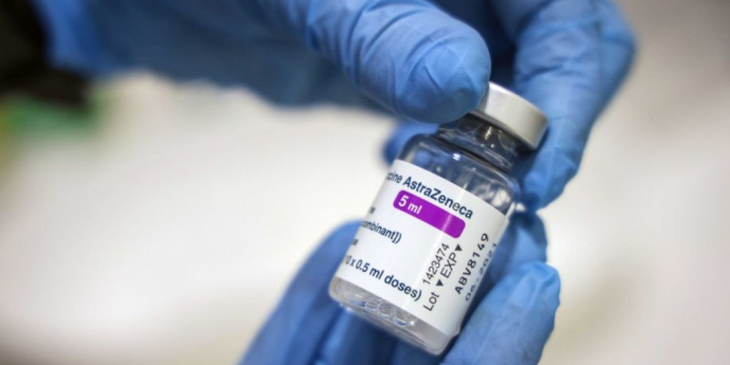 Ирландия AstraZeneca вакцинасын қолдануға уақытша шектеу қойды