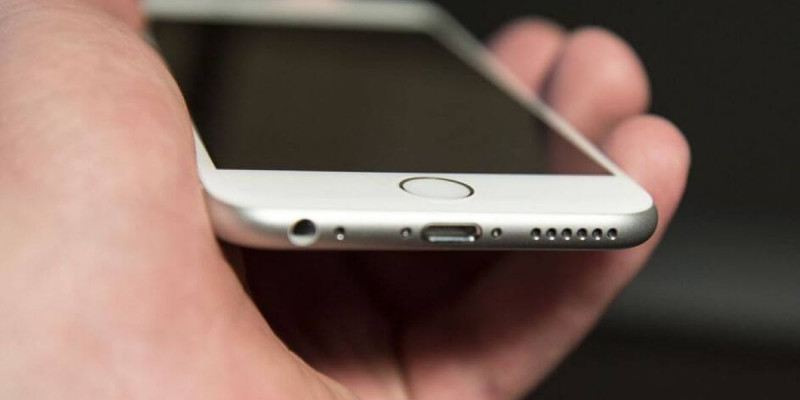 Apple саңылаусыз iPhone шығарады