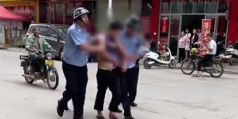 Белгісіз ер адам балабақшаға шабуыл жасап, 18 адам жарақат алды