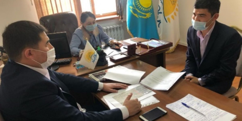Партияның ықпалымен мектеп айналасы жарықтандырылды