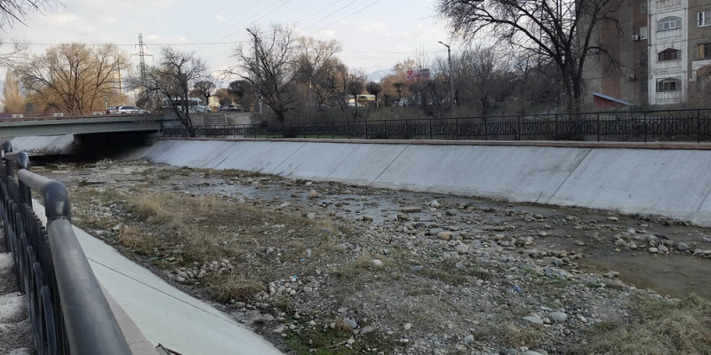 Алматылықтар Сайран көлінің кәріз суымен ластануына наразы