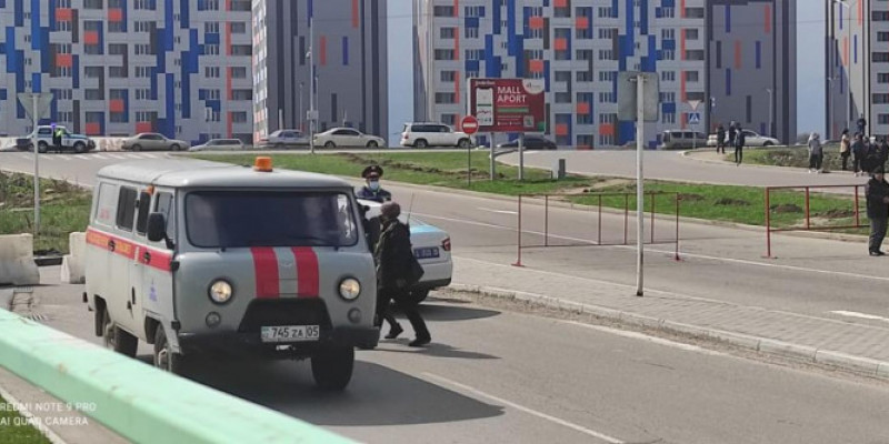 Алматы маңындағы сауда орталығынан жарылғыш зат іздестіріліп жатыр