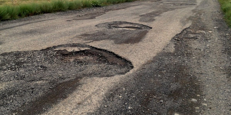 Мәжіліс депутаты жол салуға көбірек ақша жұмсауды ұсынды