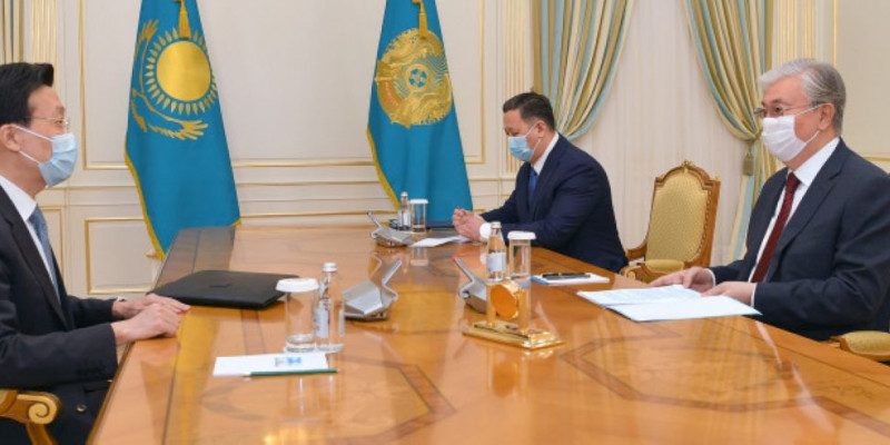 Президент Қытай елшісімен әуе қатынасын қалпына келтіруді талқылады