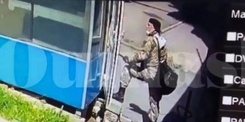 Алматыдағы атыс: күзетшіге шабуыл жасалған сәттің видеосы тарады (видео)