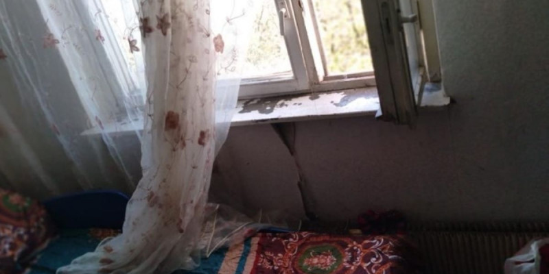 Жетінші қабаттан құлаған екі жасар бала аман қалды