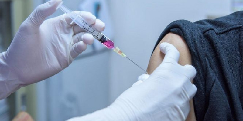 Демалыс және мереке күндері вакцина салу жалғасады