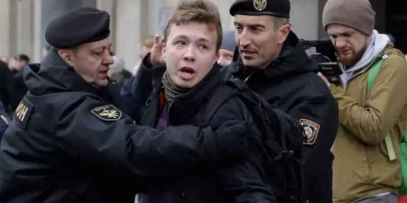 Оппозиционер мінген ұшақты қондыруға президент тапсырма берген