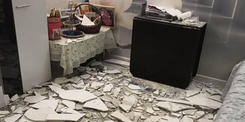 Нұр-Сұлтанда көпқабатты үйдегі пәтердің төбесі опырылып түсті