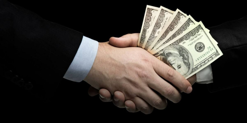 Маңғыстау облысының басқарма басшысы пара алғаны үшін 30 млн теңге айыппұл төлейді