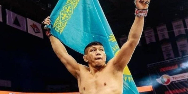 Қуат Хамитов қарсыласын бірінші раундта буындырып тастады